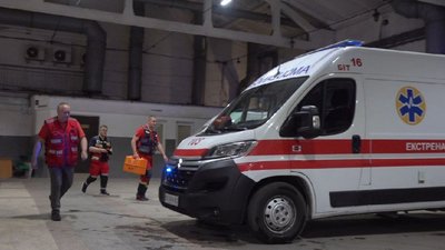 Працівники екстреної медичної допомоги, медики, швидка допомога