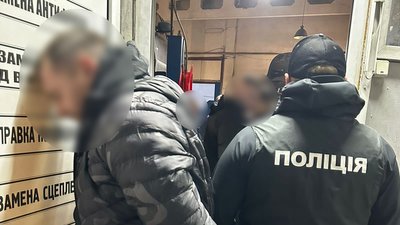 9 тисяч доларів за зняття з військового обліку: на Одещині затримали керівника громадської організації та військового