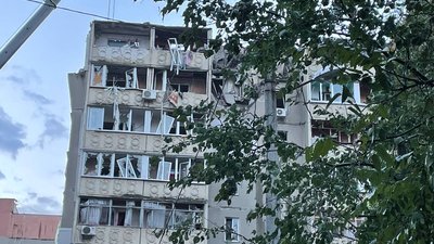 У Миколаєві ремонтують будинки після обстрілів
