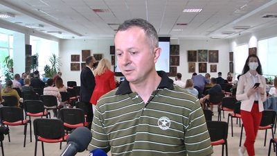 Активіста громадської організації “Територія” Андрія Зоїна турбує автомобільна паркова поблизу колишнього кінотеатру Активіста громадської організації “Територія” Андрія Зоїна турбує автомобільна паркова поблизу колишнього кінотеатру