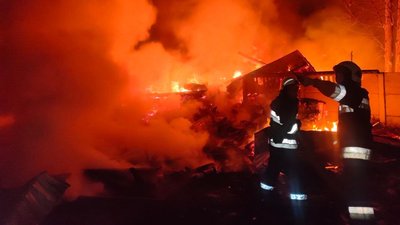 Росіяни обстріляли кафе, магазин та шкільну бібліотеку у Харкові: є загиблі та поранені