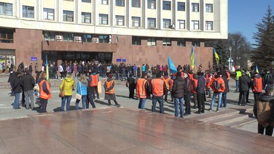 В Івано-Франківську протестували працівники Укрзалізниці В Івано-Франківську протестували працівники Укрзалізниці