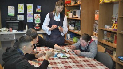 Діти на уроці кулінарії