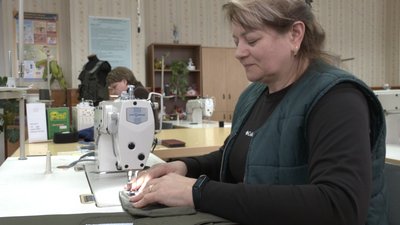 Працівниці ліцею на Черкащині шиють бронежилети-розгрузки Працівниці ліцею на Черкащині шиють бронежилети-розгрузки