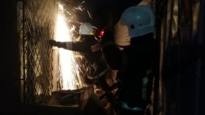 В Одесі зайнялася закинута будівля: 8 людей евакуювали, 1 людина загинула В Одесі зайнялася закинута будівля: 8 людей евакуювали, 1 людина загинула