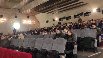 "Це могло статися з кожним містом України": у Черкасах показали фільм "20 днів у Маріуполі" "Це могло статися з кожним містом України": у Черкасах показали фільм "20 днів у Маріуполі"