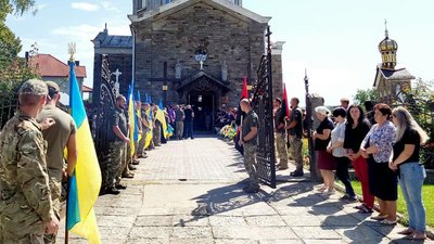 У громаді на Тернопільщині попрощалися із військовослужбовцем Ігорем Конотопським