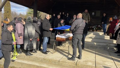 На Закарпатті попрощалися із полеглим захисником Євгеном Балогом