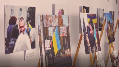 Дні світла: у Черкасах показали, як жителі Херсона реагували на звільнення міста Дні світла: у Черкасах показали, як жителі Херсона реагували на звільнення міста