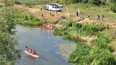 У Луцьку дітей вчили веслувати на байдарках У Луцьку дітей вчили веслувати на байдарках