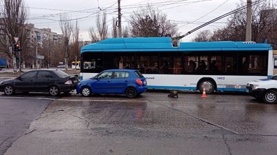 Загиблих немає: у Маріуполі понад 15 ДТП за день Загиблих немає: у Маріуполі понад 15 ДТП за день
