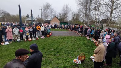 "Це лише початок". Парафіяни про Великоднє богослужіння на місці згорілої церкви в Бірках на Кіровоградщині "Це лише початок". Парафіяни про Великоднє богослужіння на місці згорілої церкви в Бірках на Кіровоградщині