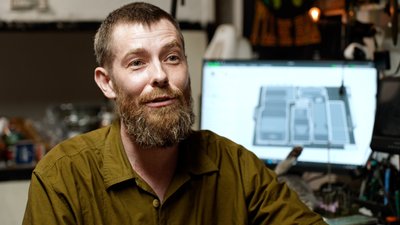 3D-хатка близнюків, кіт Матрос і майстерня дронів. Як готують до бою ударні дрони у 38-й бригаді морської піхоти 3D-хатка близнюків, кіт Матрос і майстерня дронів. Як готують до бою ударні дрони у 38-й бригаді морської піхоти