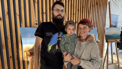 Юлина і Тарас Моколюк із донечкою Зоряною