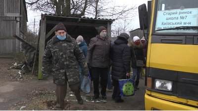 Немає транспорту: щоб дістатися дачі волиняни йдуть пішки 5 кілометрів Немає транспорту: щоб дістатися дачі волиняни йдуть пішки 5 кілометрів