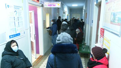 У черзі — по кілька годин. Як іванофранківці безкоштовно здають ПЛР-тест У черзі — по кілька годин. Як іванофранківці безкоштовно здають ПЛР-тест