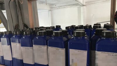 100 тонн підпільного алкоголю в місяць: СБУ на Дніпропетровщині викрила мінізавод