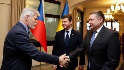 Петр Павел вітається з Максимом Козицьким