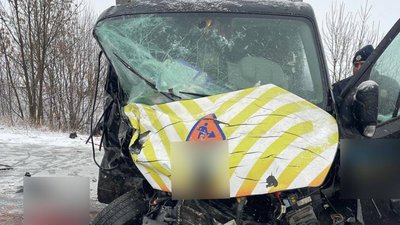 Внаслідок аварії на Волині загинули троє людей, ще двох госпіталізували Внаслідок аварії на Волині загинули троє людей, ще двох госпіталізували