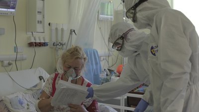 З чергами та в лікарняних палатах: як голосують у "червоній" зоні в Чернівцях