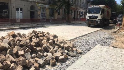 У центрі Львова через ремонт вулиці Бандери змінять схему руху транспорту У центрі Львова через ремонт вулиці Бандери змінять схему руху транспорту