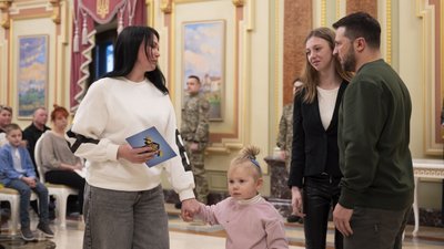 Військовим із Полтавщини президент вручив сертифікати на квартири Військовим із Полтавщини президент вручив сертифікати на квартири