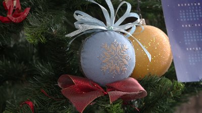"Один із популярних — Мрія": рівненська майстриня виготовляє патріотичні іграшки на ялинку "Один із популярних — Мрія": рівненська майстриня виготовляє патріотичні іграшки на ялинку