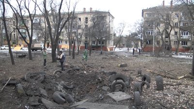 "Пельмені на столі так і залишились": репортаж Краматорська після двох ракетних обстрілів за добу "Пельмені на столі так і залишились": репортаж Краматорська після двох ракетних обстрілів за добу