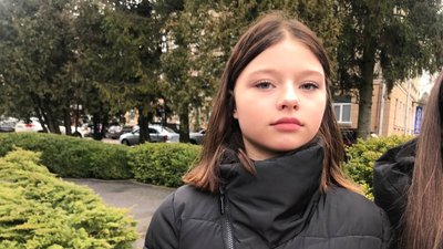 У Тернополі школярі передали книги пораненим військовим У Тернополі школярі передали книги пораненим військовим