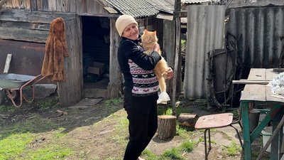 Вірменка Аїда зі своїм котиком Персиком