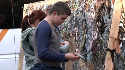 У Рівному плели з паперу, щоб залучити до виготовлення маскувальних сіток У Рівному плели з паперу, щоб залучити до виготовлення маскувальних сіток