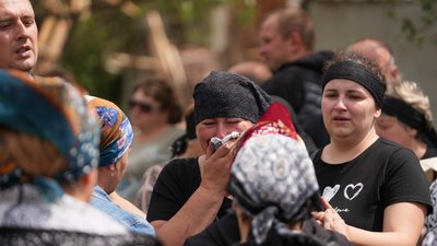 У Великому Бобрику на Сумщині попрощалися із двома загиблими внаслідок російської атаки