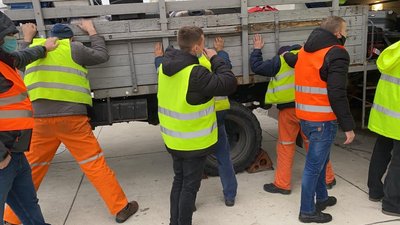 В аеропорту Херсона поліцейські "на гарячому" викрили групу злодіїв-вантажників