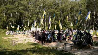 Кладовище в Ялівщині Кладовище в Ялівщині