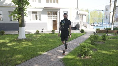 Сергій Літвіненко на біонічному протезі
