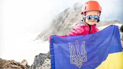 Підкорила Лайлу: п'ятирічна рівнянка піднялась на гору центрального Кавказу