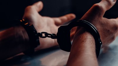 На Херсонщині затримали чоловіка, якого підозрюють у розбещенні дитини