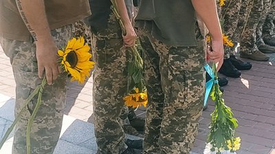 Хвилина мовчання: черкащан просять спинитися та вшанувати загиблих захисників