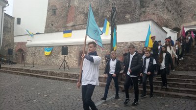 120 учнів з 15 шкіл мукачівської громади посвятили у "Джури" в замку "Паланок"