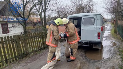 У двох громадах на Волині відкачували воду із затоплених ділянок У двох громадах на Волині відкачували воду із затоплених ділянок