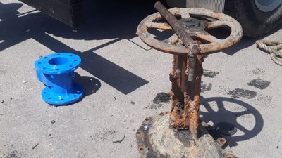 У Кропивницькому через ремонт водопроводу без води залишилась половина центру міста У Кропивницькому через ремонт водопроводу без води залишилась половина центру міста