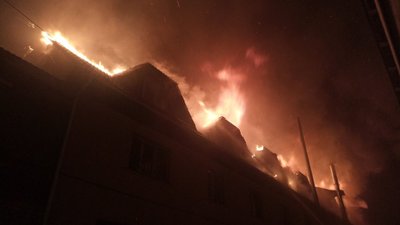 У середмісті Черкас горить будинок. Площа займання 800 квадратних метрів