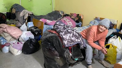 "Ні води, ні світла, ні газу, ні їжі.. оце ми так сиділи". Історії переселенців із Рижівки, що на Сумщині "Ні води, ні світла, ні газу, ні їжі.. оце ми так сиділи". Історії переселенців із Рижівки, що на Сумщині