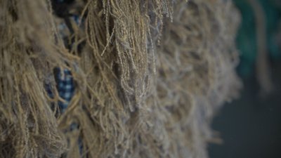 "Війна торкнулася нас дуже близько": кікімори для снайперів плете багатодітна родина з Вінниччини "Війна торкнулася нас дуже близько": кікімори для снайперів плете багатодітна родина з Вінниччини