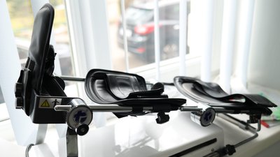 Відновлюють після травм та інсультів. Як медики у Чернівцях реабілітують пацієнтів на сучасних тренажерах Відновлюють після травм та інсультів. Як медики у Чернівцях реабілітують пацієнтів на сучасних тренажерах