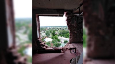 "Зовні зробили, а всередині розходяться стіни": як ремонтують гуртожиток в мікрорайоні Бобровиця у Чернігові "Зовні зробили, а всередині розходяться стіни": як ремонтують гуртожиток в мікрорайоні Бобровиця у Чернігові