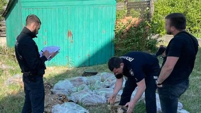 На Львівщині затримали чоловіків, які викрали бронеплити та бронежилети на півмільйона гривень