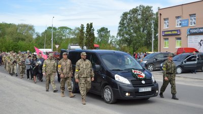 На Тернопільщині попрощалися із загиблим військовослужбовцем Віктором Стасюком На Тернопільщині попрощалися із загиблим військовослужбовцем Віктором Стасюком