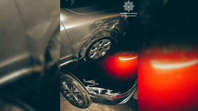 ДТП у Чернігові: нетвереза водійка наїхала на припарковане авто