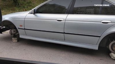 У Рівному злодії "роззувають" авто, вже зафіксовано кілька випадків У Рівному злодії "роззувають" авто, вже зафіксовано кілька випадків
